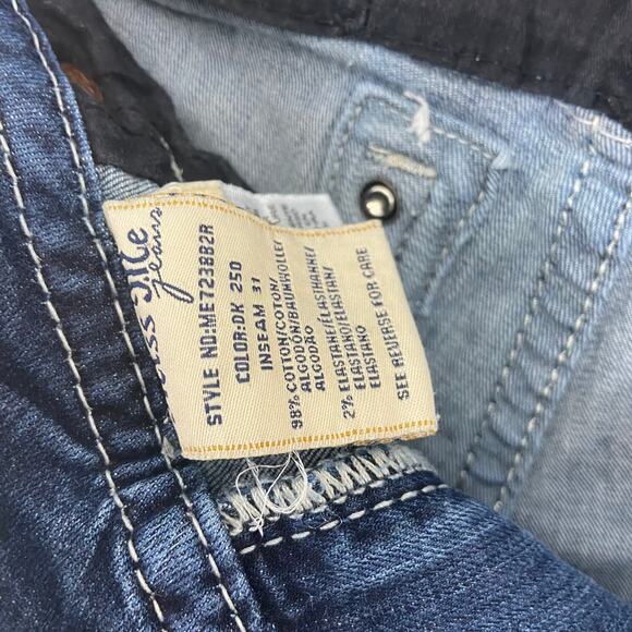 Miss Me Mid Rise Boot Jean - Picture 4 of 8